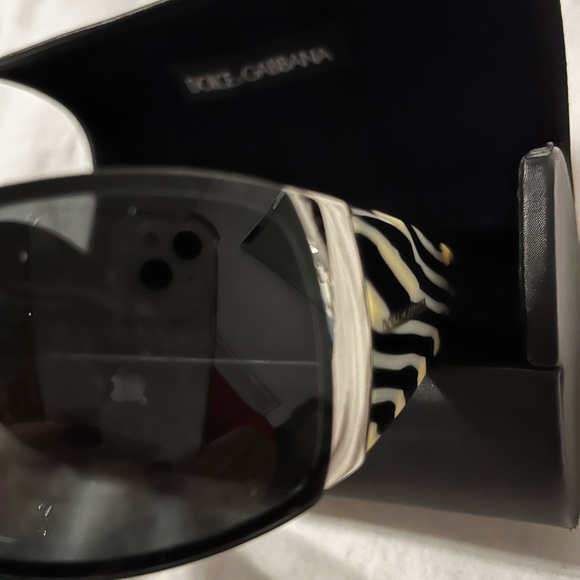 Authentic Dolce & Gabbana Sunglasses - Picture 4 of 6